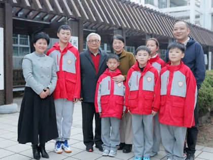 世界冠军郑敏之老师走进周恩来红军小学